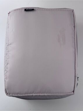 BAGAIL Pale Pink Set of Travel Cubes
7 total cubs plus carrying case